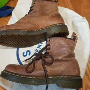 Dr. Martens Size 6(w)